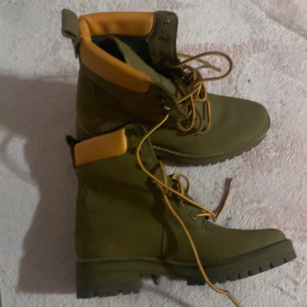 Timbaland size 10 women very great condition